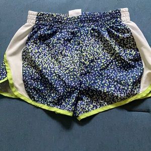Danskin Now girls pattern shorts! size medium